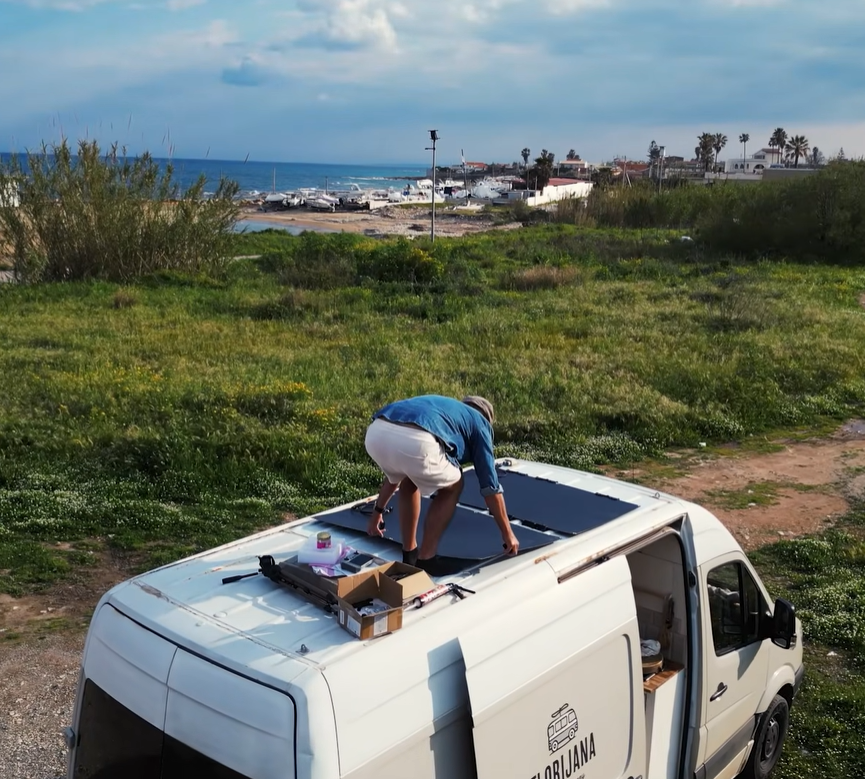 ecoworthy's tweet photo. ⚡Van “Karlson” solar upgrade
200W → 400W ☀️
Light, flexible, better airflow 🌬️
Easy install, cleaner look 🔧
Big performance boost 💪 https://t.co/v6rfx7UkrS