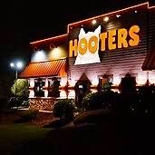 starlostchann's tweet photo. bang chan: hooter’s https://t.co/UsAvt8RuQ1
