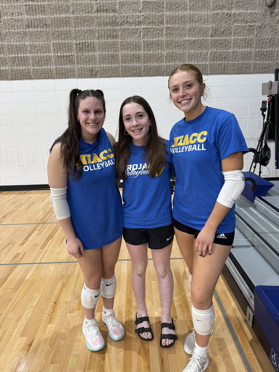 NIBlazeVB's tweet photo. Some of our Blaze athletes had the opportunity to support their coaches in action on the court tonight!  💙🧡 #BlazeVB https://t.co/KcIsJXIHiX