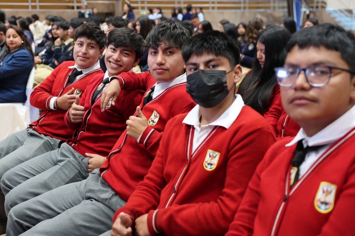 ces_ec's tweet photo. En ese contexto, el Dr. Márquez señaló: “En el Ecuador de hoy podemos prepararnos para alcanzar el mejor futuro posible para nosotros, nuestras familias y nuestro entorno. Queremos que cada bachiller vea en la educación superior una oportunidad real para transformar su vida”. https://t.co/QAQUvo2oSS