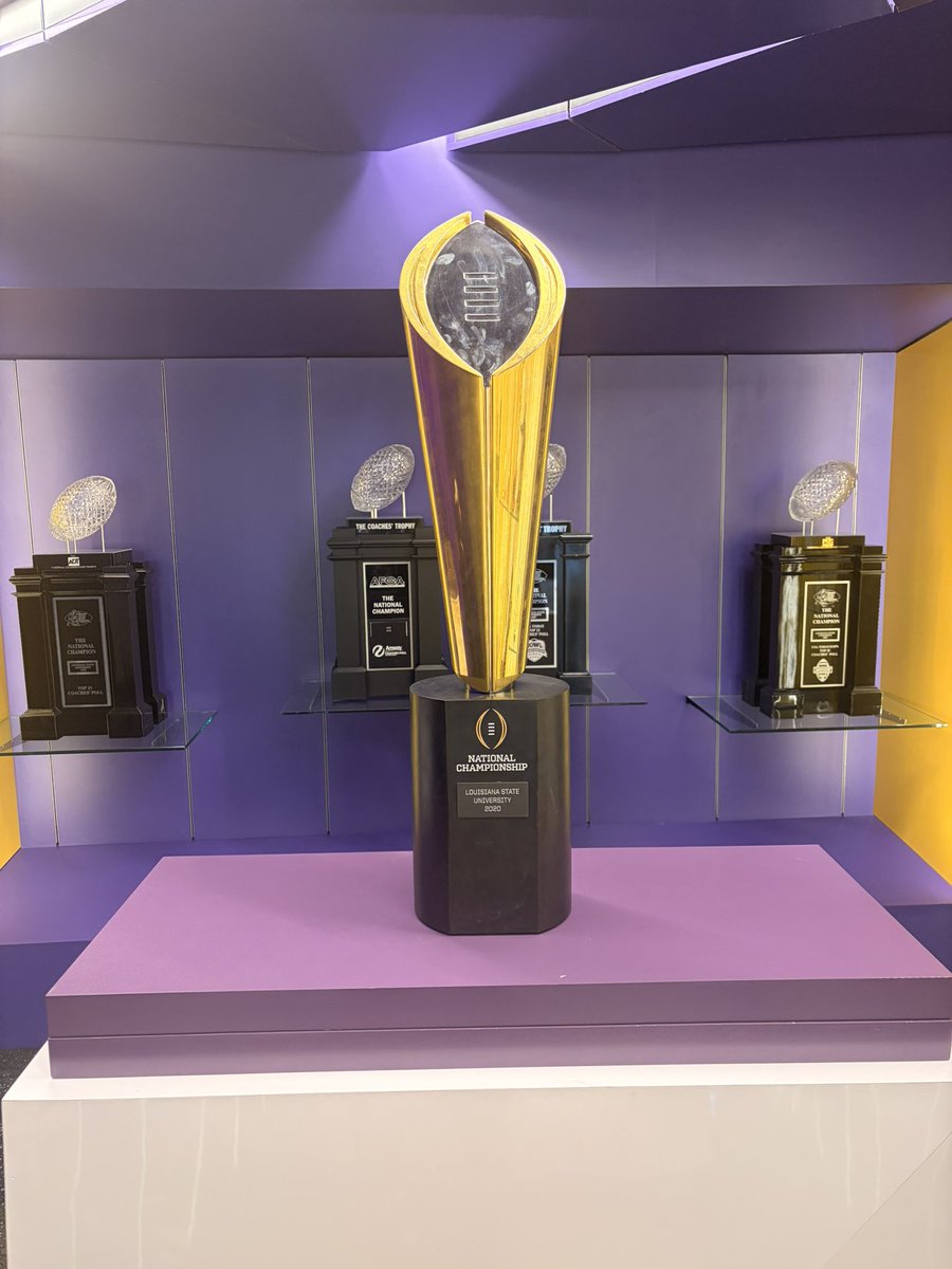 pettigrewluv12's tweet photo. I had a great time at @LSUfootball this past weekend talking with @Lane_Kiffin and @CoachJoeCox. Can’t wait to get back! @BearDownHOCO @CoachEdwards10 https://t.co/jm8w7JHxYw