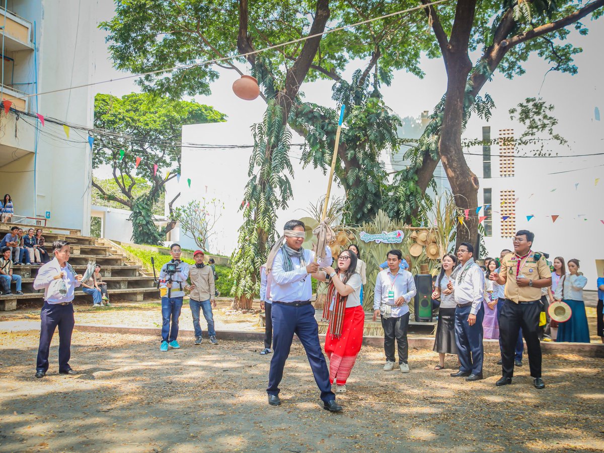 Humanspp's tweet photo. Activity of our Khmer Traditional Games~ We gather, we reunite with our family, friends as well as celebrating this Khmer New Year🥰✨

#HumansofPhnomPenh #KhmerNewYear #ចូលឆ្នាំខ្មែរ #khmertraditionalgames #khmerculture https://t.co/Ws2Mk0HHOI