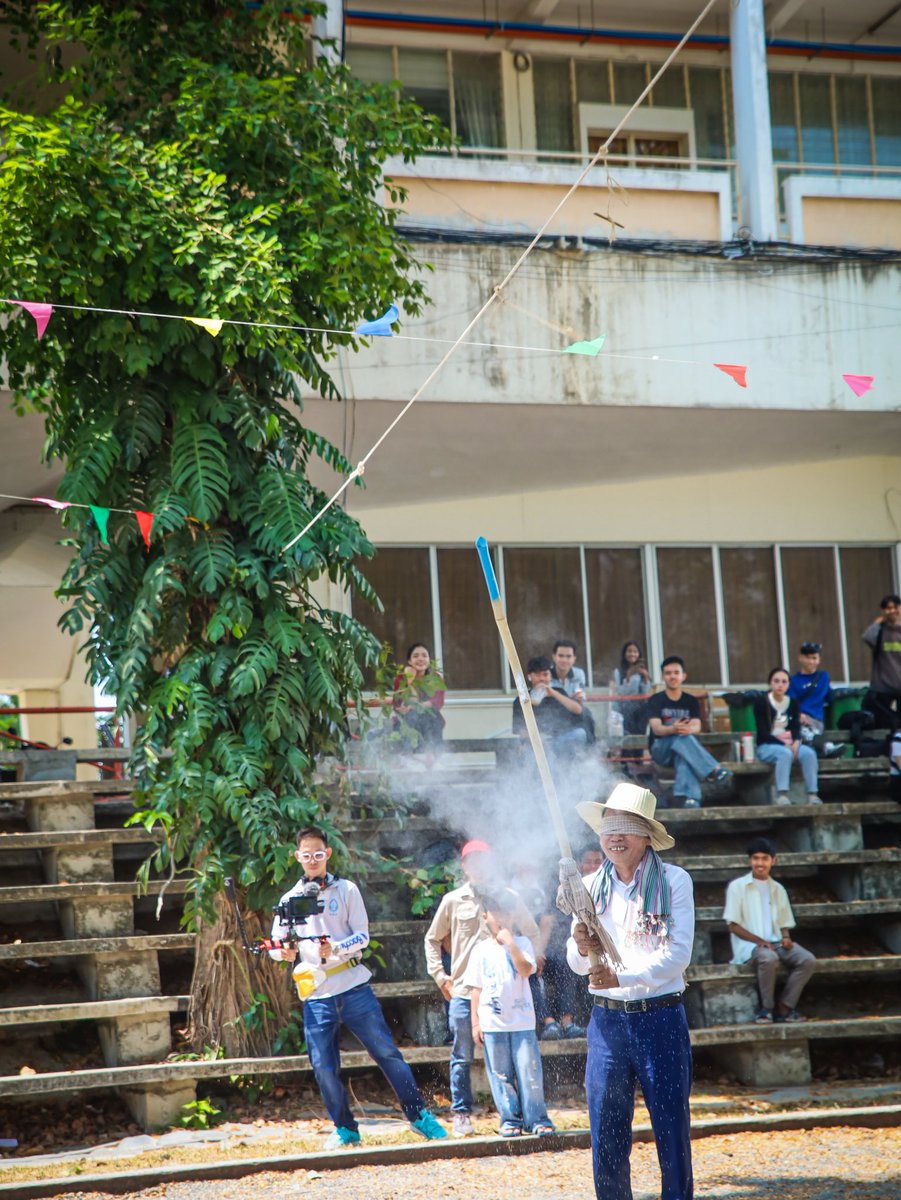 Humanspp's tweet photo. Activity of our Khmer Traditional Games~ We gather, we reunite with our family, friends as well as celebrating this Khmer New Year🥰✨

#HumansofPhnomPenh #KhmerNewYear #ចូលឆ្នាំខ្មែរ #khmertraditionalgames #khmerculture https://t.co/Ws2Mk0HHOI
