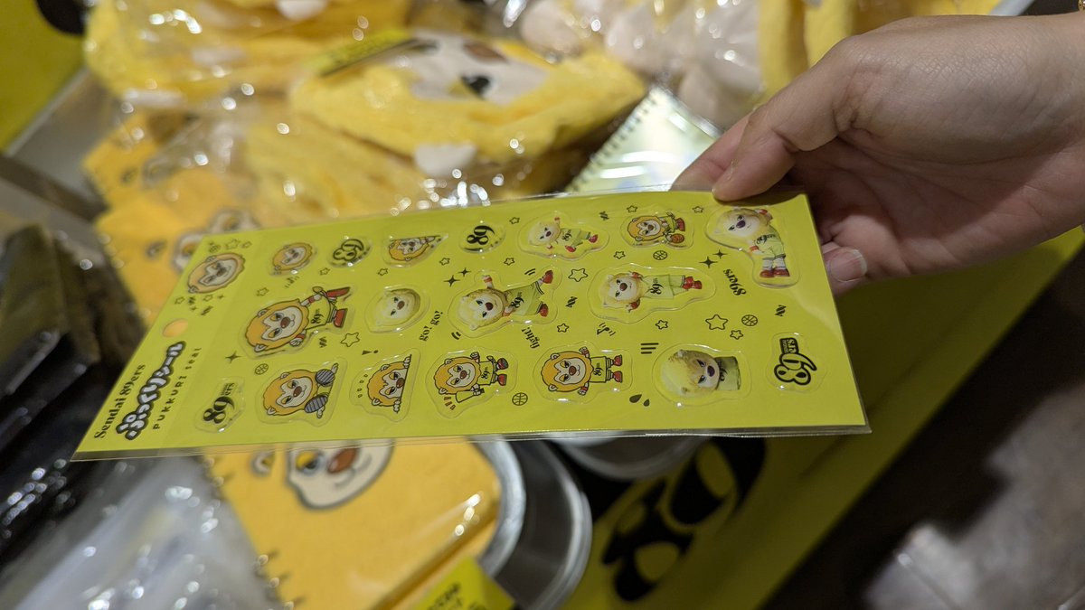 chakio_89ers's tweet image. 萩の月も購入！！
※お会計は萩の月とグッズで別です※

ぷっくりシール…全然ぷっくりしてないww
在庫10枚くらいでした💦
人気だぁ🦁💕

#仙台89ERS
#89ers