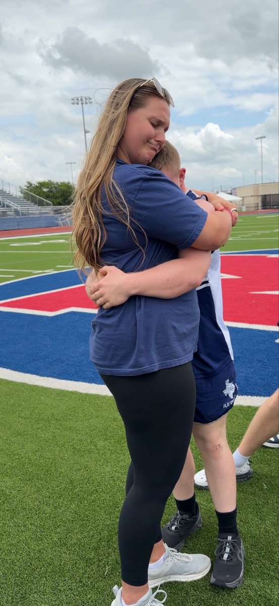 Hannah Sargent tweet media