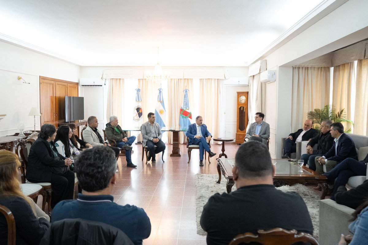 Miguel_DLV's tweet photo. Ayer participé del anuncio realizado por el gobernador Ricardo Quintela, dirigido a padres y directivos del Colegio Provincial de Anjullón, donde se informó la continuidad de la construcción del edificio escolar. https://t.co/anSZ4F5YFu