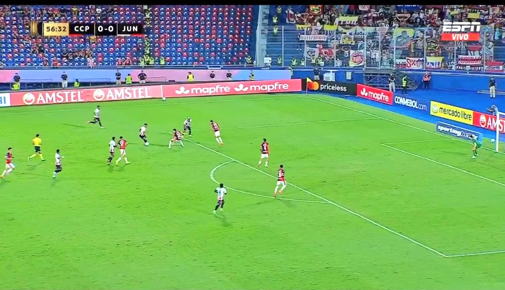 Qué le costaba al caremondá de Teo pasarle el balón al que iba corriendo por la banda?