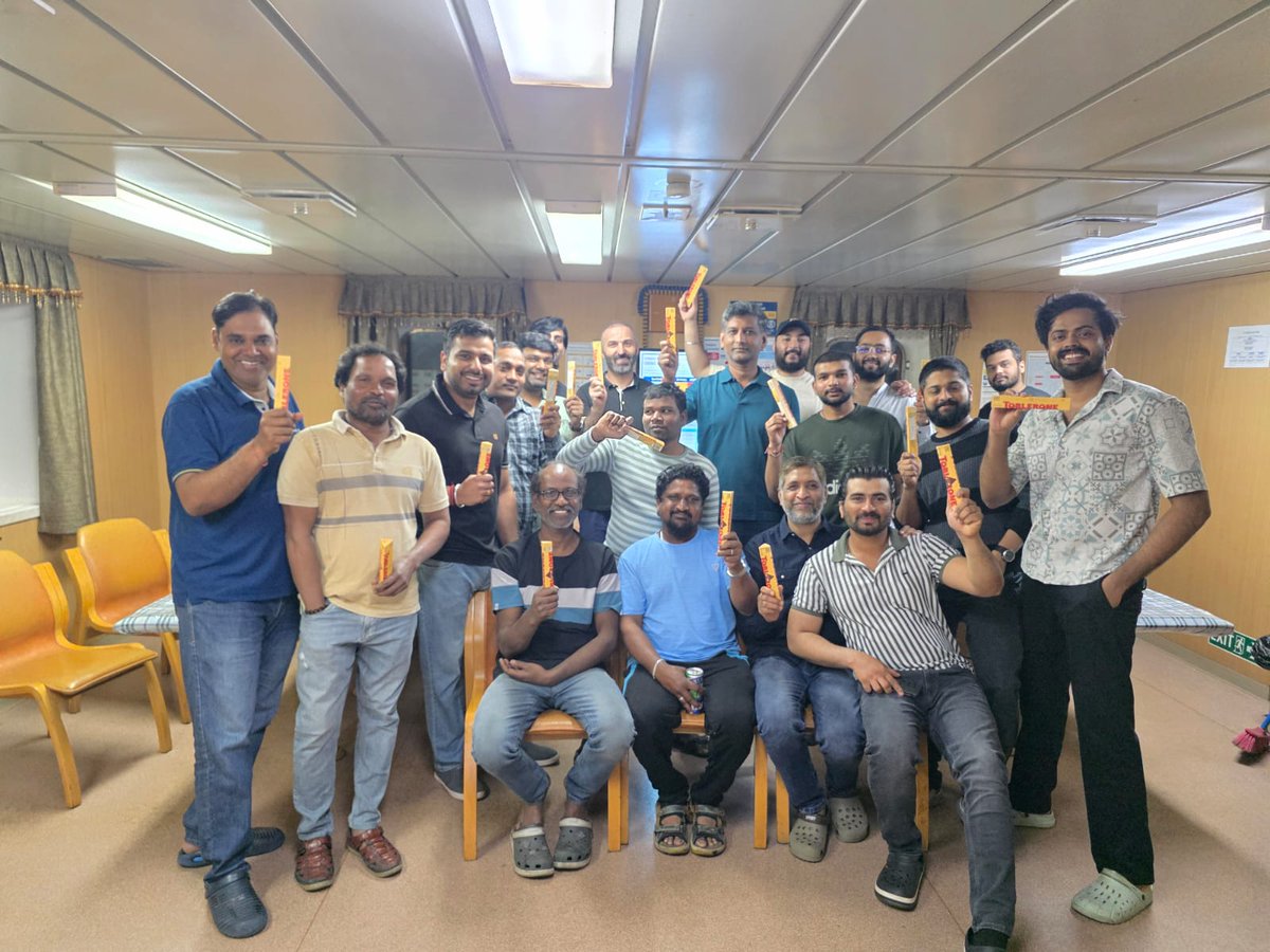 CAPT. PARA8OLIC TOBLERONE tweet media