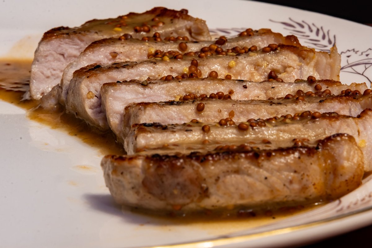 CobyWagon's tweet image. Dish V: Pan-Seared Porkchops with Brandy Peppercorn Mustard Sauce

Golden-seared pork, finished with a warm brandy reduction layered with whole-grain mustard and peppercorn.

Served alongside lemon-finished green beans for balance and brightness.

#food #cook #furry #furryfandom