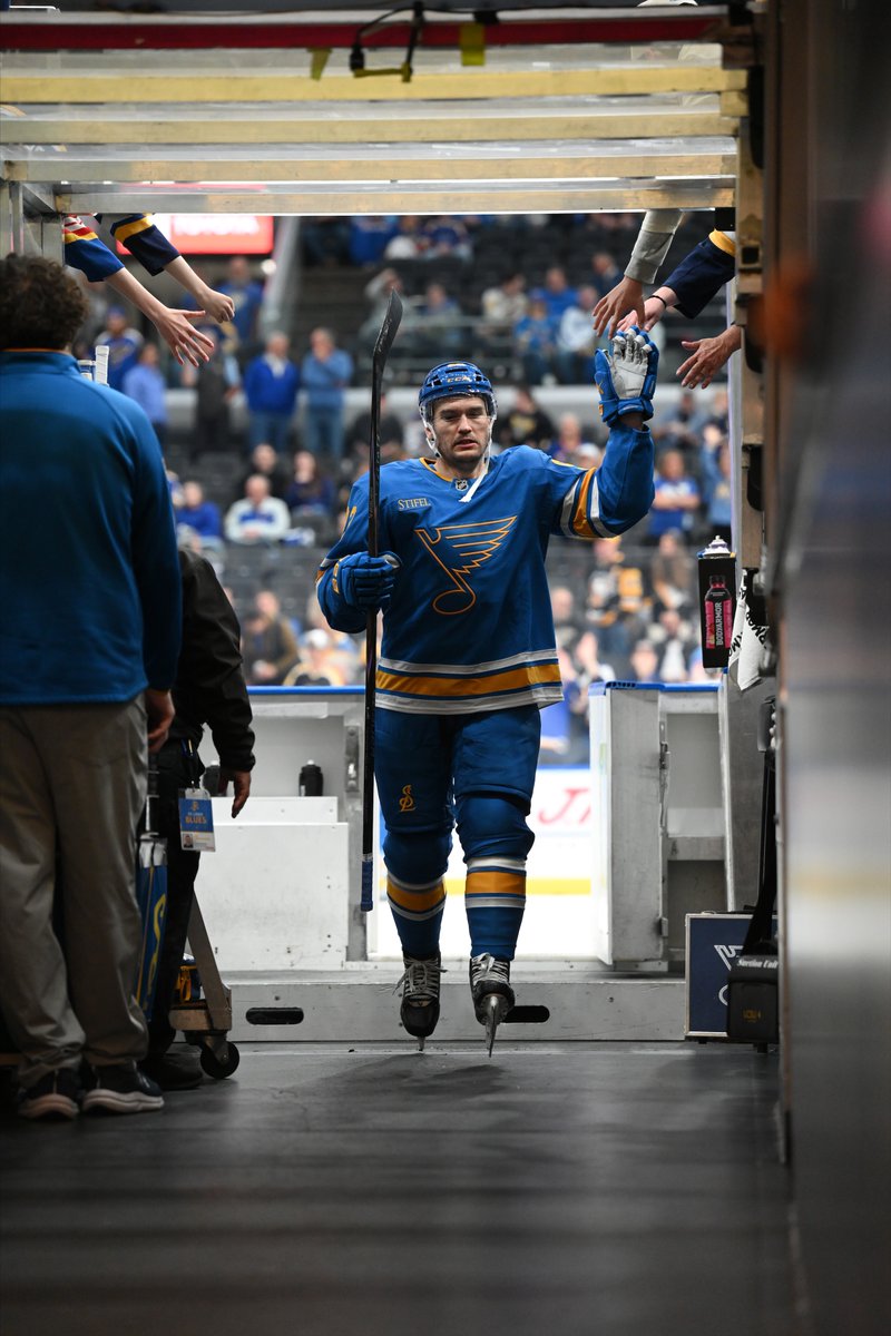 StLouisBlues's tweet image. Late-night #stlblues hockey vs. the Penguins up next!

📺: @espn 
👋: ASL alternate broadcast in the ESPN App (for ESPN Unlimited subscribers)
🎧: @101espn, Blues App