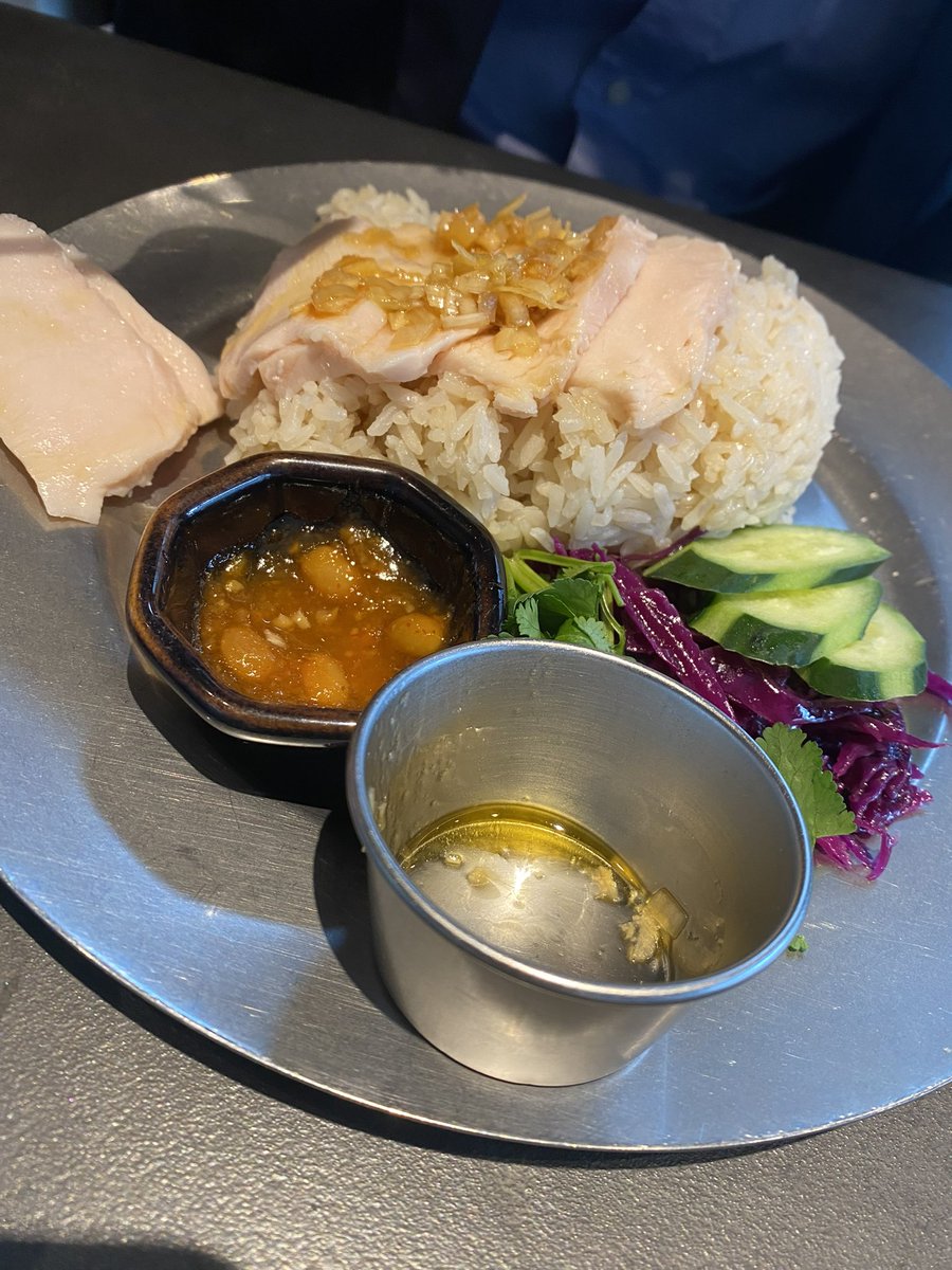 air_recruit's tweet image. ＼美味しいランチ発見🍤／ 

最近、虎ノ門にある
アジアンダイニングに初めて行きました🍽️

カオマンガイが美味でした❣️

店内もとってもお洒落だったので、
今度はディナーにお邪魔しようと思います🍷

#27卒 #IT #AI #採用
#企業公式つぶやき部 
#企業公式相互フォロー祭り