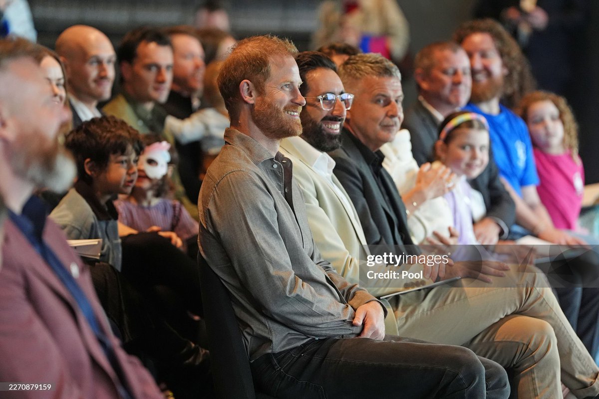 LuckyRevin's tweet image. Day2: #HarryandMeghaninAustralia #PrinceHarry, Duke of Sussex sits in the audience prior to a Q&amp;amp;A session during a visit to #Movember at the Western Bulldogs headquarters #SussexSquad 🇦🇺🦘