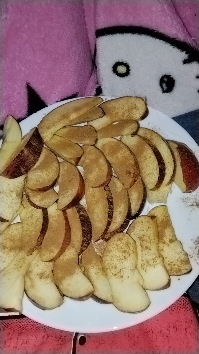 hyperbaitrr's tweet photo. #edtwt what's your fav low cal snack
Mine is cinnamon apples 😋 https://t.co/ybNzsCNczj