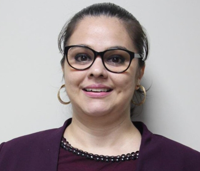 🟩Hermana de senador fue comisionada a Itaipú

🟩Nancy María Diana Amarilla, hermana del senador Dionisio Amarilla, que figura como relatora de la Corte con un sueldo de G. 10.800.000, fue comisionada a la entidad Binacional Itaipú. Amarilla, integra terna para defensoría adjunta