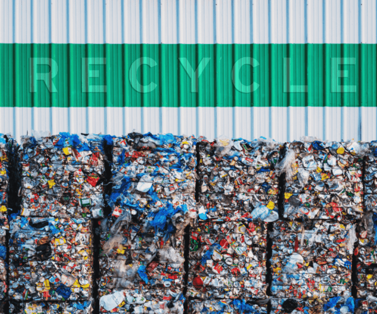 SAfmRadio's tweet photo. [ON AIR] We’re in conversation with Nondumiso Sibiya from Bontle Ke Thlago Buy-Back Centre in Diepsloot, and Harriet Matjila from Makhabisi Recycling in Reiger Park, Ekurhuleni.

We’re unpacking who really benefits from the waste economy, how fair it is, the role of buy-back centres, and what’s happening upstream. On #Quantum with
@AngelaLudek 

Join the conversation! 
Live Stream:    https://t.co/fOsoMqHNlA