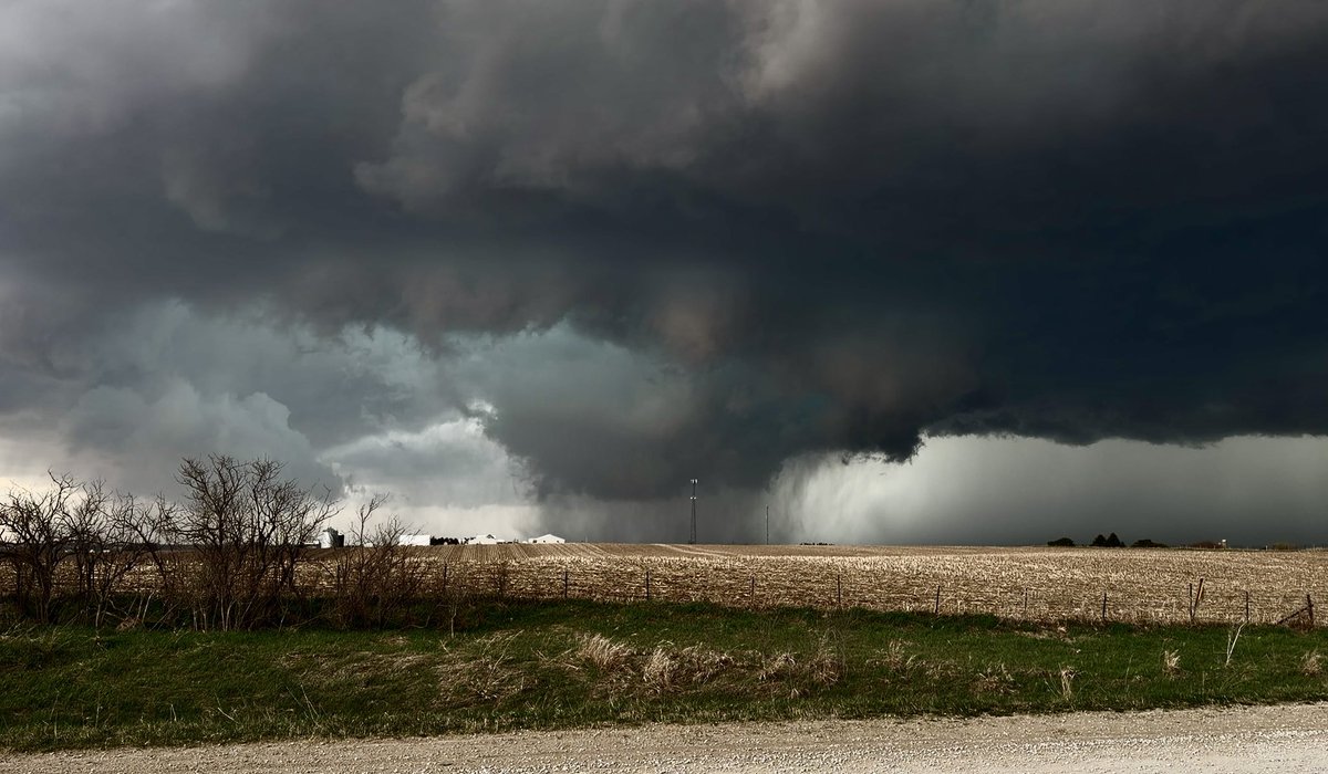 FrannyWX's tweet photo. Onto the next ➡️ #iawx #wxtwitter https://t.co/tRDr8sc1J2