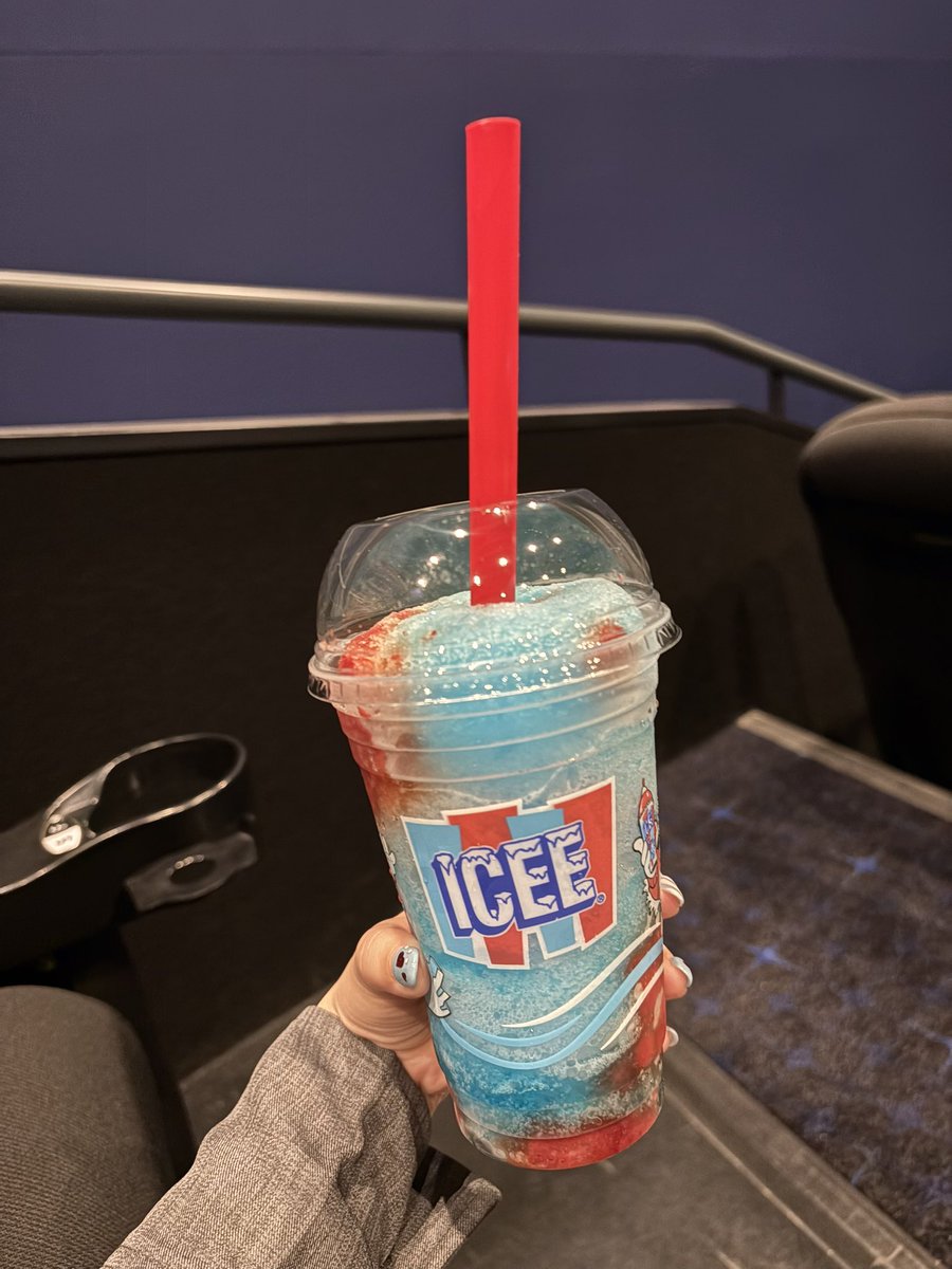 日曜日に観てきました🍿🎬📽

今回はICEEの新作が出てたので
さっそく飲んじゃいました🥤

コナンは毎年の楽しみである👓🎀⚽🛹

#映画  #コナン