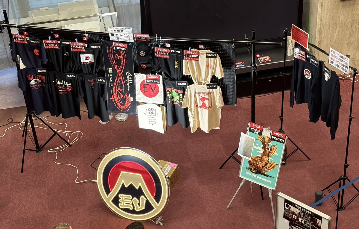 shiro_1972's tweet photo. 名古屋まで遠征して観たEddie Vedder
ホント良かった

Pearl Jamじゃないのかよと思って
スルーしなくてホント良かった

会場も良かったし観客も良かった
多幸感溢れるライブは余韻も凄い
絶対観た方が良いよ！ https://t.co/ulRl9Vmekl
