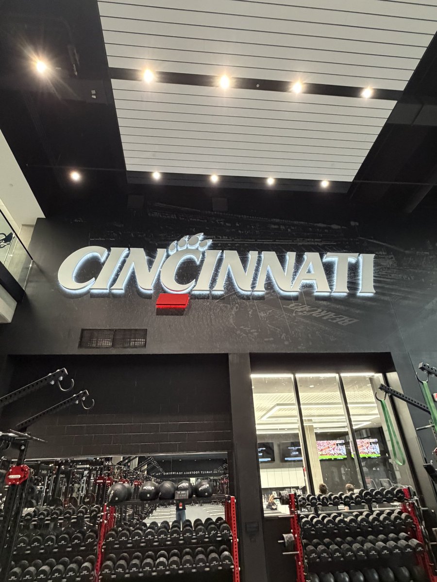 FinnFreshwater's tweet photo. I had a great visit today @GoBearcatsFB 
Thank you for having me and it was great to build relationships!! 
@CoachPeteThomas 
@qbcoachaiken 
@Renegade937OHIO https://t.co/sArKqolEZ2