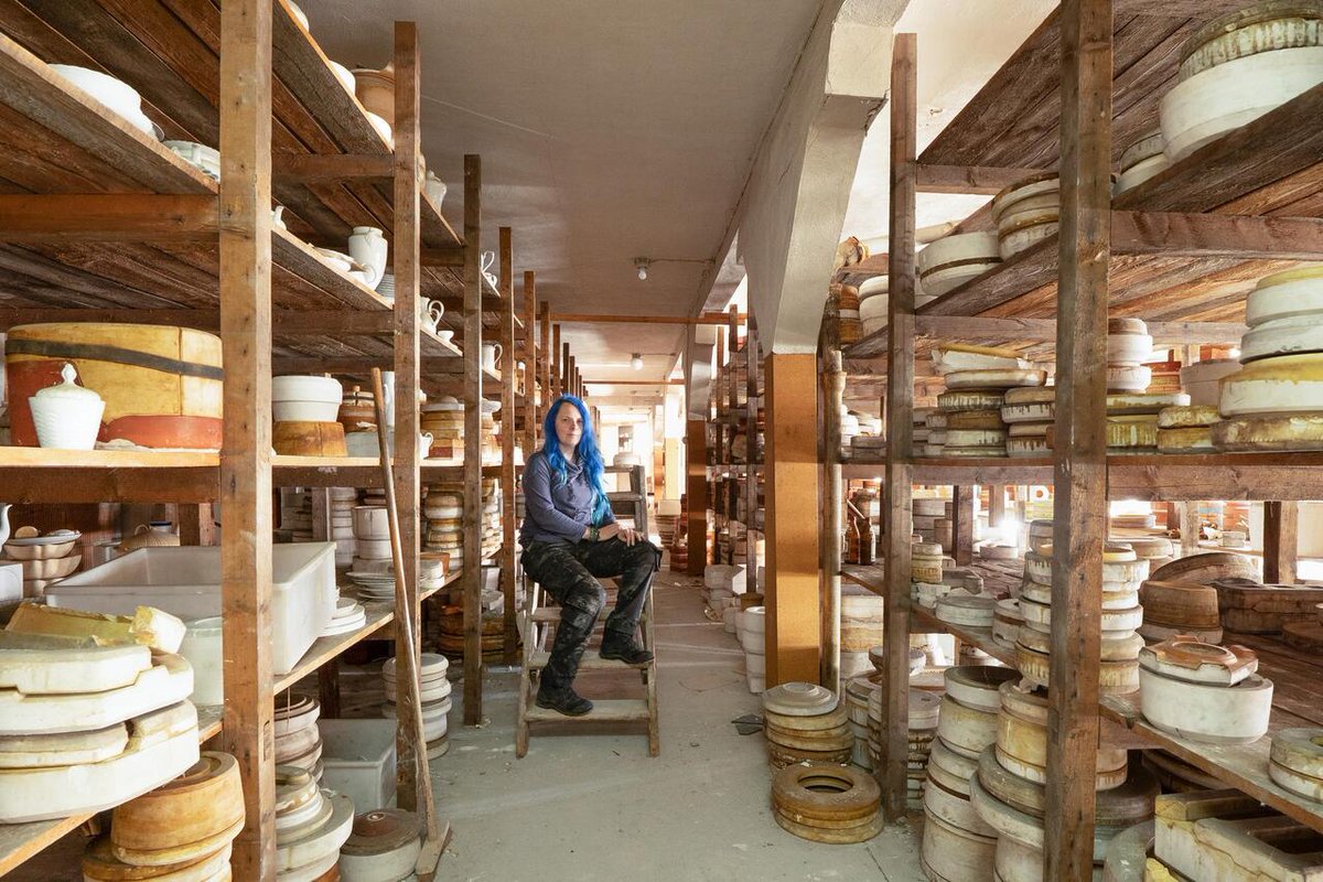 ObsidianUrbex's tweet image. Just back from a short, eventful road trip exploring lost places in East Germany. Unloading my film camera and sorting digital files. Here’s a self-portrait inside an abandoned pottery factory!

#LostPlaces #Urbex #RoadTrip