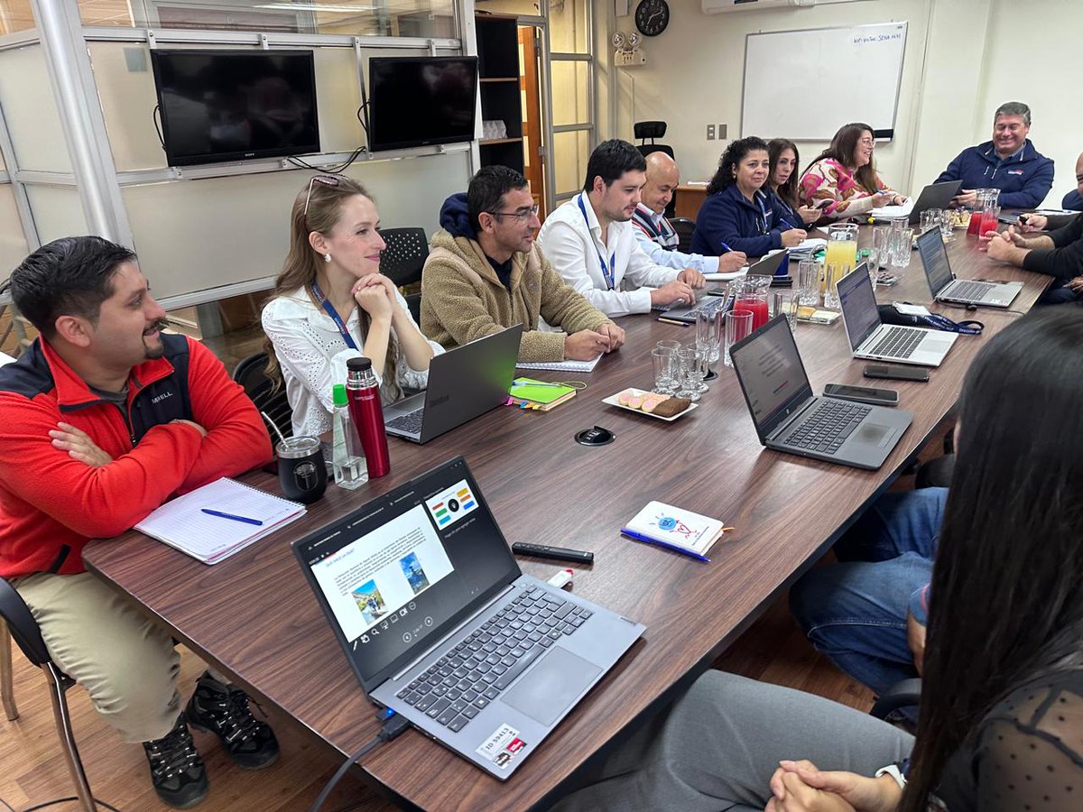 Senapredaraucan's tweet image. Con el objetivo de fortalecer la gestión del riesgo de desastres en nuestra región con miras a la temporada invierno 2026, nuestro equipo de #SENAPREDLaAraucanía participó de una jornada de fortalecimiento y capacitación con la participación de la @meteochile_dmc, #DOH, #DGA