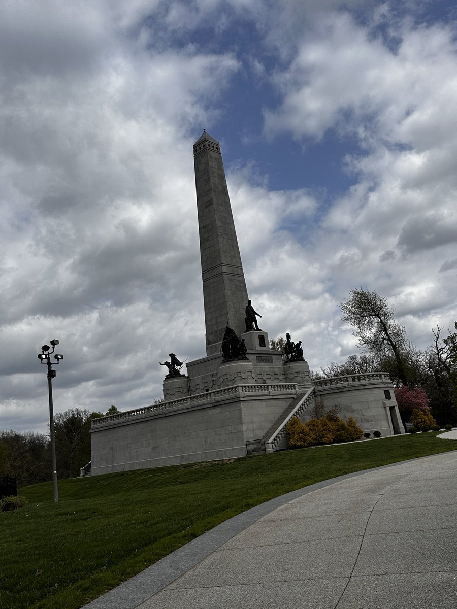 fandads's tweet image. It was great to go to my son’s school trip to Springfield today! While it was a long day, I think all the kids had a good time! #DadLife #FanDada