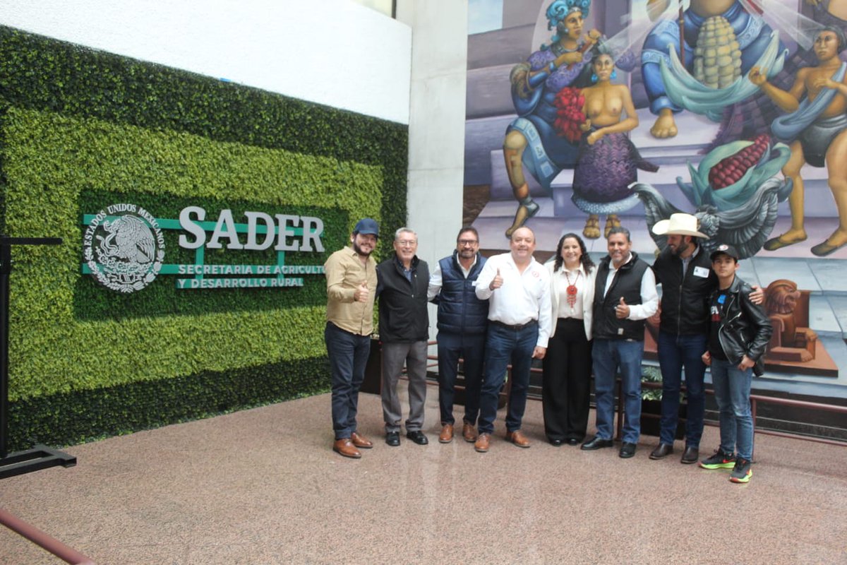 CNC_CEN's tweet photo. 🔴 La CNC caminará siempre de la mano con los productores de Sinaloa y de todo el país. Reconocemos el esfuerzo y compromiso del líder Miguel Ángel López en favor del campo sinaloense.

Reafirmamos la responsabilidad de seguir trabajando para que al campo mexicano le vaya bien. https://t.co/ugNPkncSrw