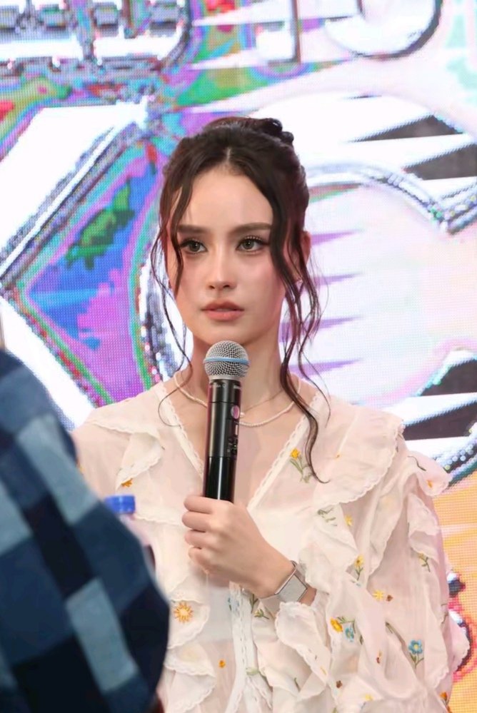 ไปทำอะไรตรงนั้น*มาอยู่ด้วยกันตรงนี้ tweet media