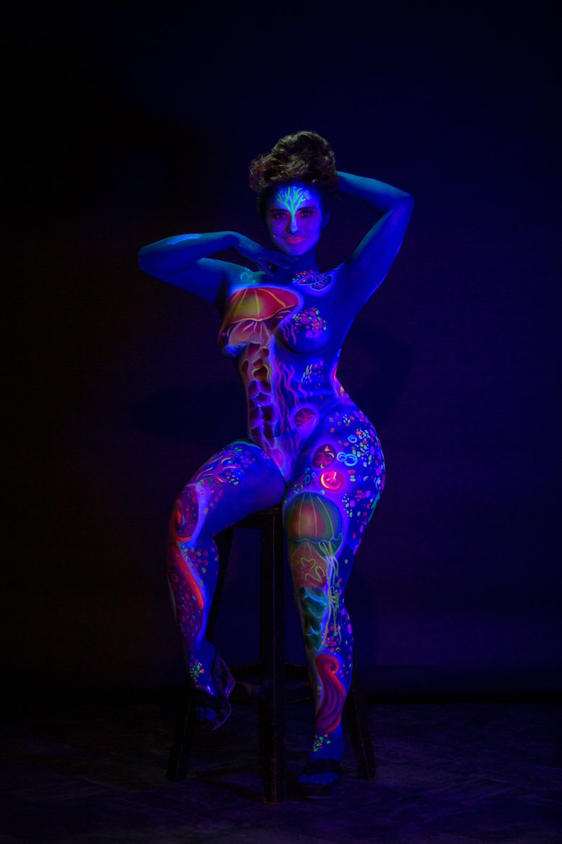 BlairWillosCDMX's tweet photo. Dicen que el kraken habita en lo más profundo…
pero pocos entienden que también vive en nosotros.
Fuerza contenida, caos que aprende a respirar en silencio. 🌊
#Bodyart #Megabody #CreativeBodyArt https://t.co/ZcfhZKqriX