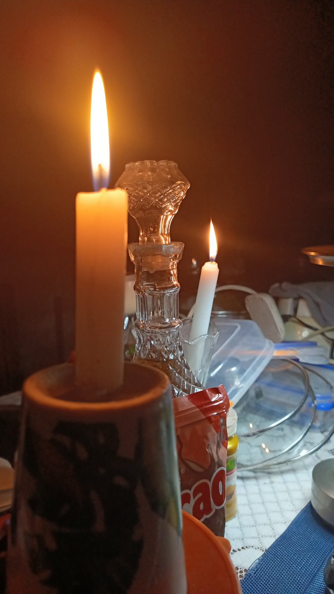 FelixDelgadoFlo's tweet photo. @CNEL_EP @servicioscnelep @CNEL_EP @servicioscnelep seguimos sin energía ya más de 5 horas, por favor les ruego tengo un adulto mayor a mi cargo, puede caerse en la oscuridad y está muy afectado por el calor q hace son más de tres cuadras sin servicio eléctrico @ElMachaleno1 https://t.co/Lsf74T8bT0