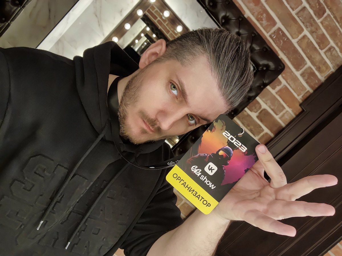 AndersenCreate's tweet photo. Cosplayer vs cosplay https://t.co/oAU9qIWjht