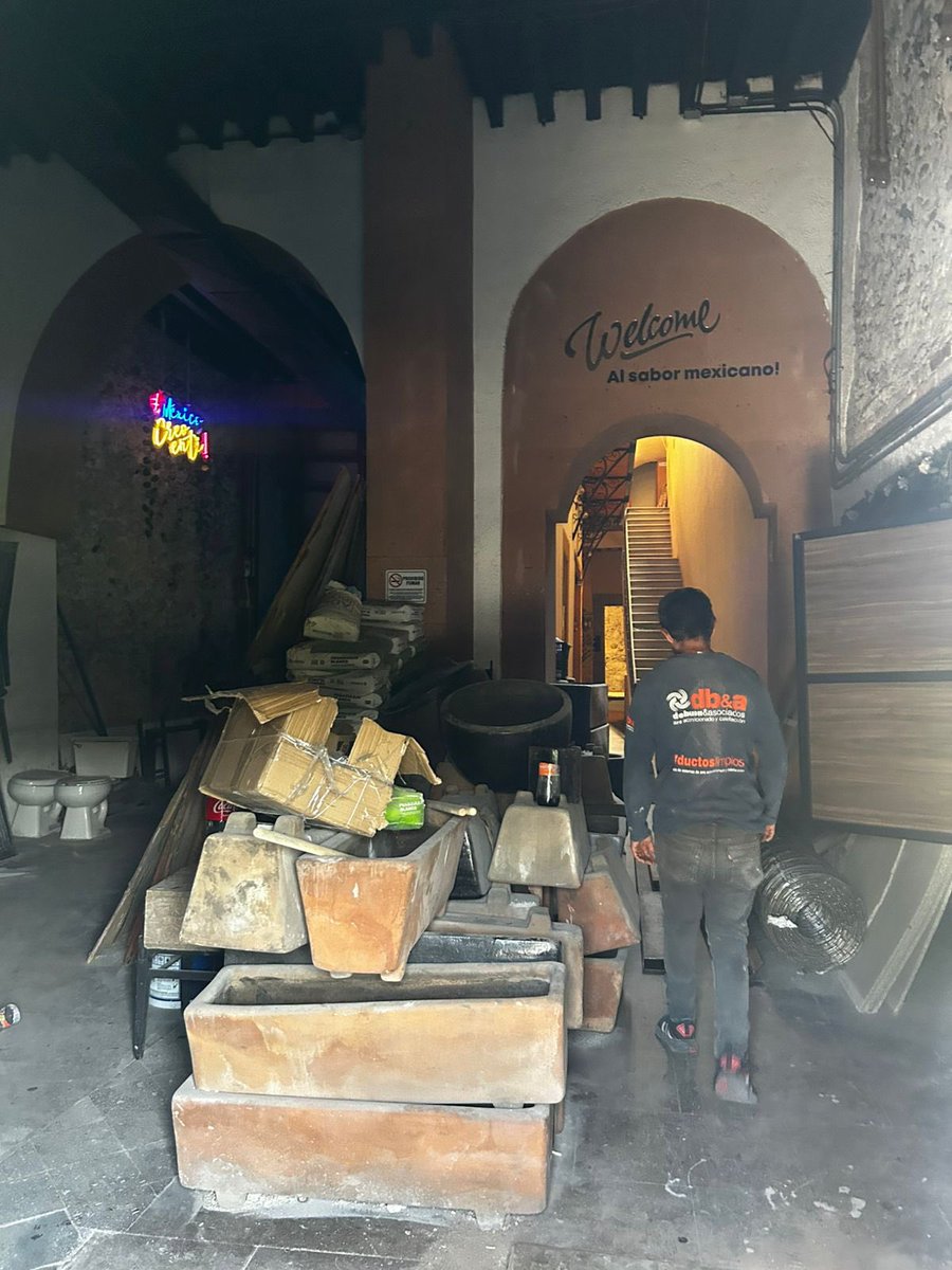 PAOTmx's tweet image. 🔍 En seguimiento a un reporte de @ach_CDMX, realizamos un recorrido en calle Guatemala, col. Centro, donde detectamos actividad en un inmueble catalogado por #INAH pese a sellos de suspensión; con apoyo de @SSC_CDMX, se retiró a 6 trabajadores