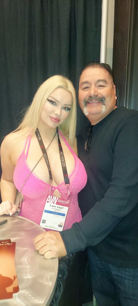 shaymus_69's tweet photo. Great meeting you @LunaAngelxxx at this years @AEexpo #AVN #AVN2026 #AEexpo #AEexpo2026 https://t.co/IJDbmgFLfu