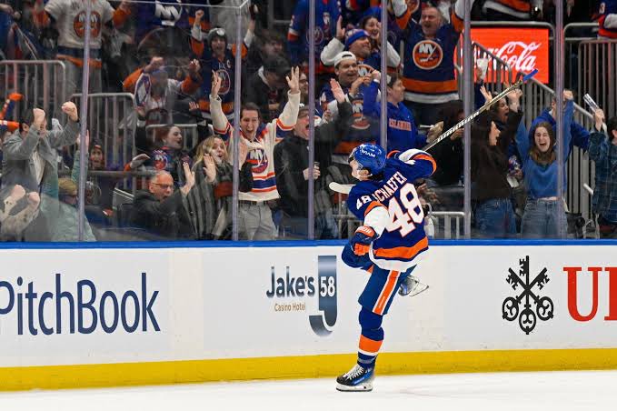 IslesTerritory's tweet image. “It’s the most fun I’ve had in front of fans.” 

- Matthew Schaefer 

💙🧡 #Isles