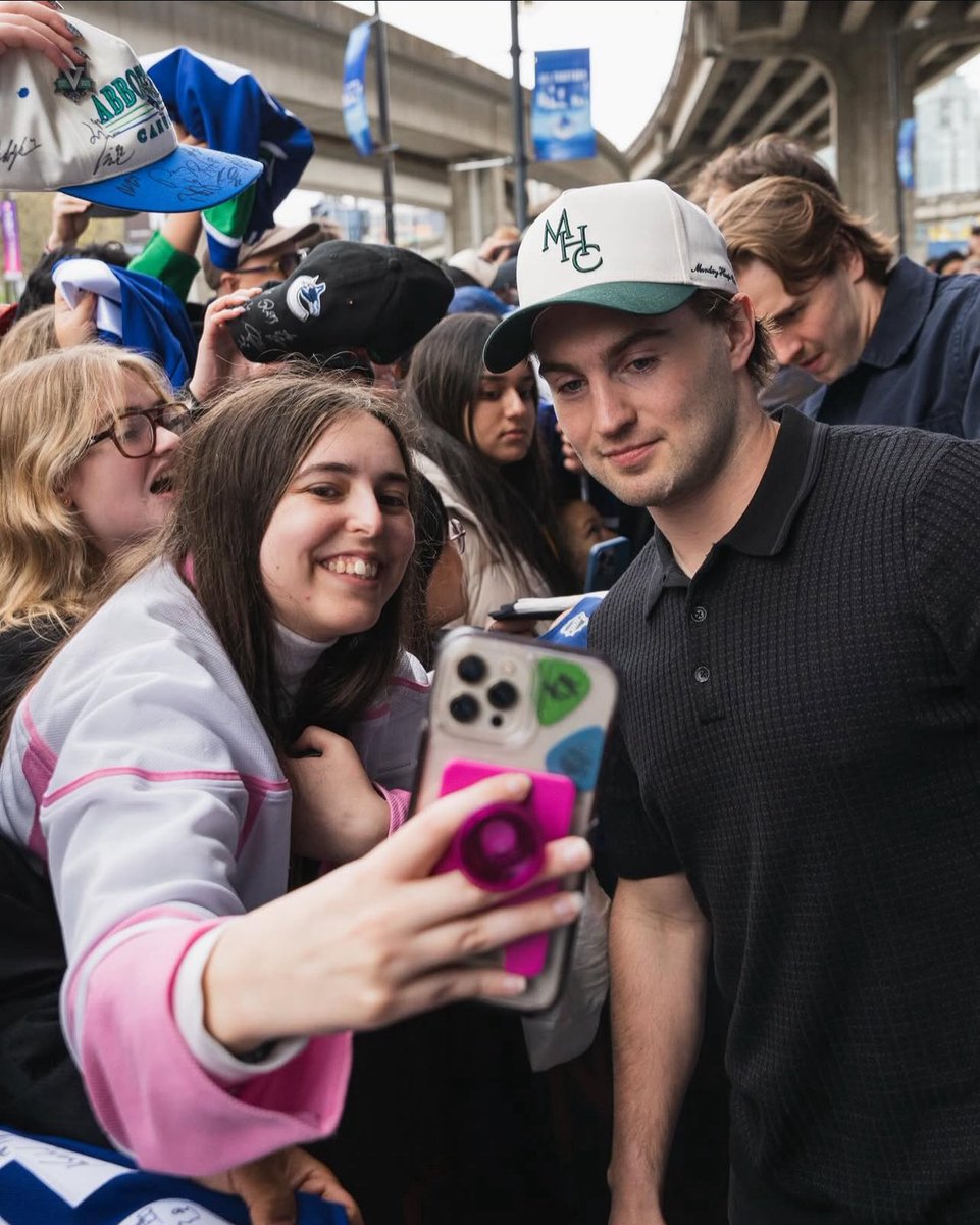 daily nils höglander tweet media