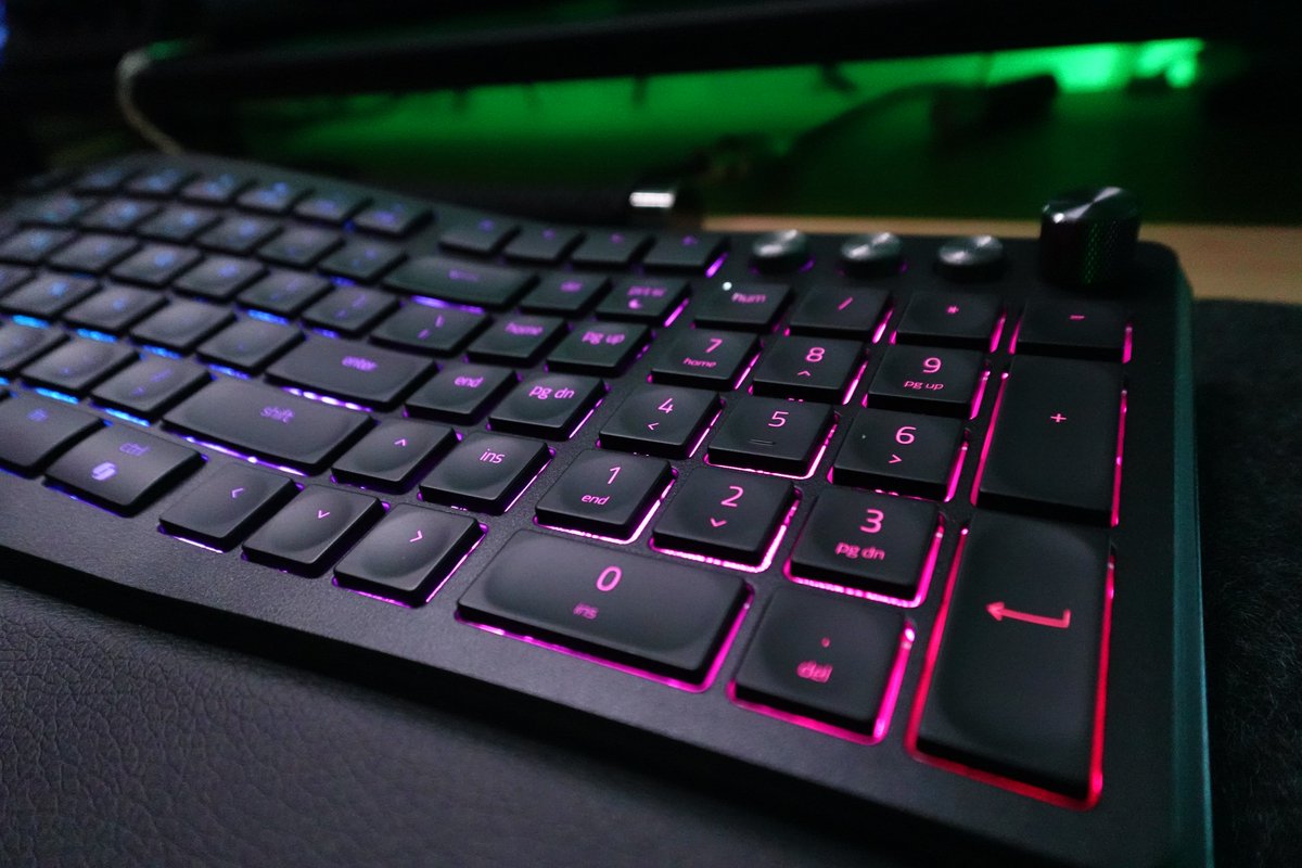 nonon_yuno's tweet image. Razer様から
分離型エルゴノミクスワイヤレスキーボード
「Razer Pro Type Ergo」をご提供いただきました。

エルゴノミクスは初めての経験でしたが
想像してたより指のフィット感があり
とても打ちやすかったです
長時間作業するクリエイターにはお勧めだと思います。

#PR #Razer #desksetup