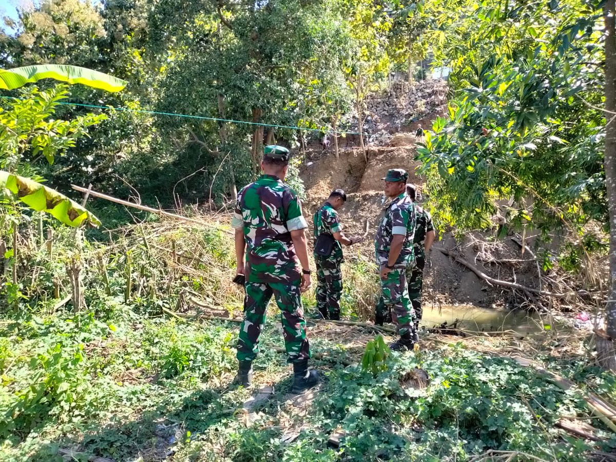 Kodam9Udayana's tweet image. Tim Audit Itdam IX/Udayana Tinjau Progres Jembatan Garuda di Bima, Pastikan Pembangunan Tepat Sasaran

#JembatanGaruda #Kodim1608Bima #TNIManunggal #PembangunanDesa #InfrastrukturIndonesia