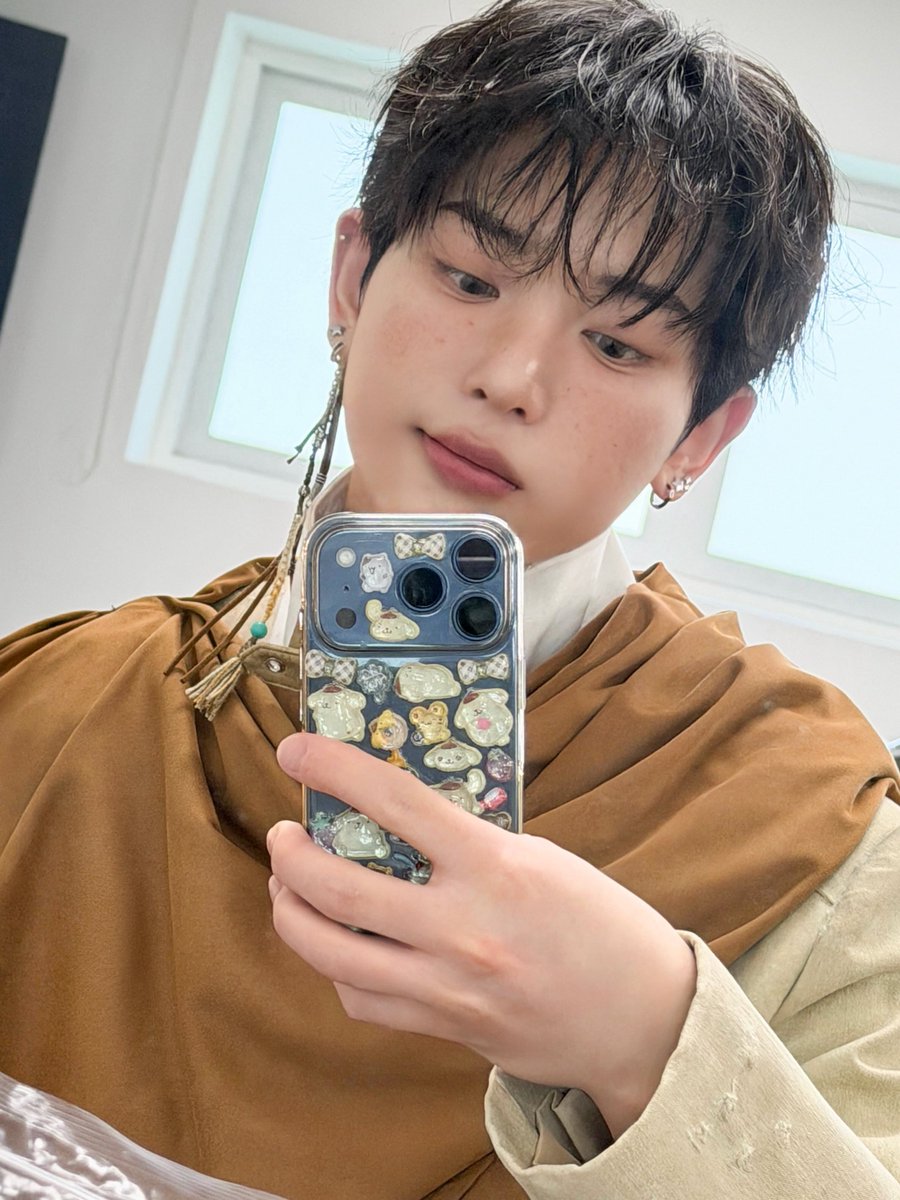 HARUOUJI_YUU's tweet image. 260415 Weverse

きょーもふぁいてぃん( •̀ᄇ• ́)ﻭ✧

わぁ誕生日にWeverseセルカ来た😭😭😭ほんとにファイティン🔥
#andTEAM #HARUA #하루아