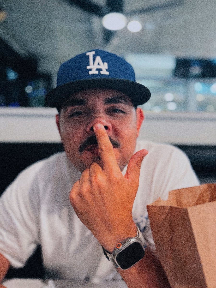 agguman's tweet photo. Another night in East Los Angeles ๐ตโ๐ซ๐ต#EastLos https://t.co/ZLjMAxkRTL