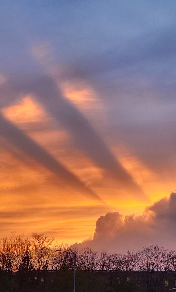 XxPandemonium's tweet photo. @PfeiffCj4424 @omaha_wx you saw it too!! https://t.co/EepBAd0wUU