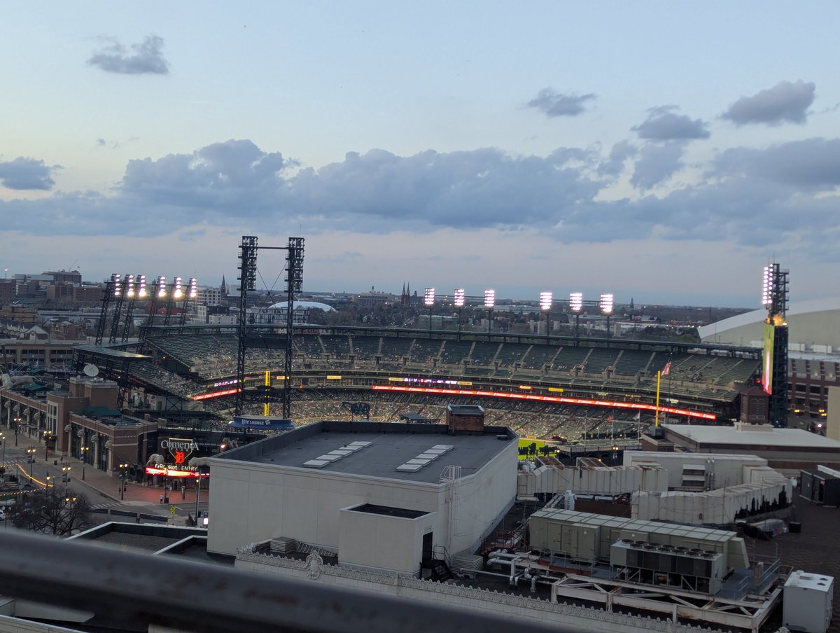 Geminiwisdom's tweet photo. Beautiful quiet Tuesday evening in The D ❤️
#313 #lovemycity
#tigersgame
#alwaysrootingforthehometeam https://t.co/3NJJvttMlB