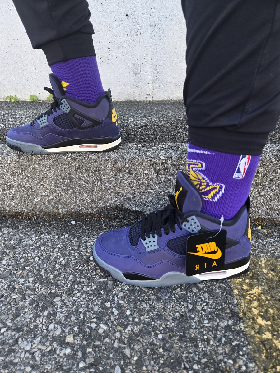 trudyspeaks's tweet image. 👟: Nike Air Jordan retro 4 'Lakers'
🧦: Nike x NBA 'Lakers' 
.
#kotd #snkrskickcheck #unds #lakers #nike