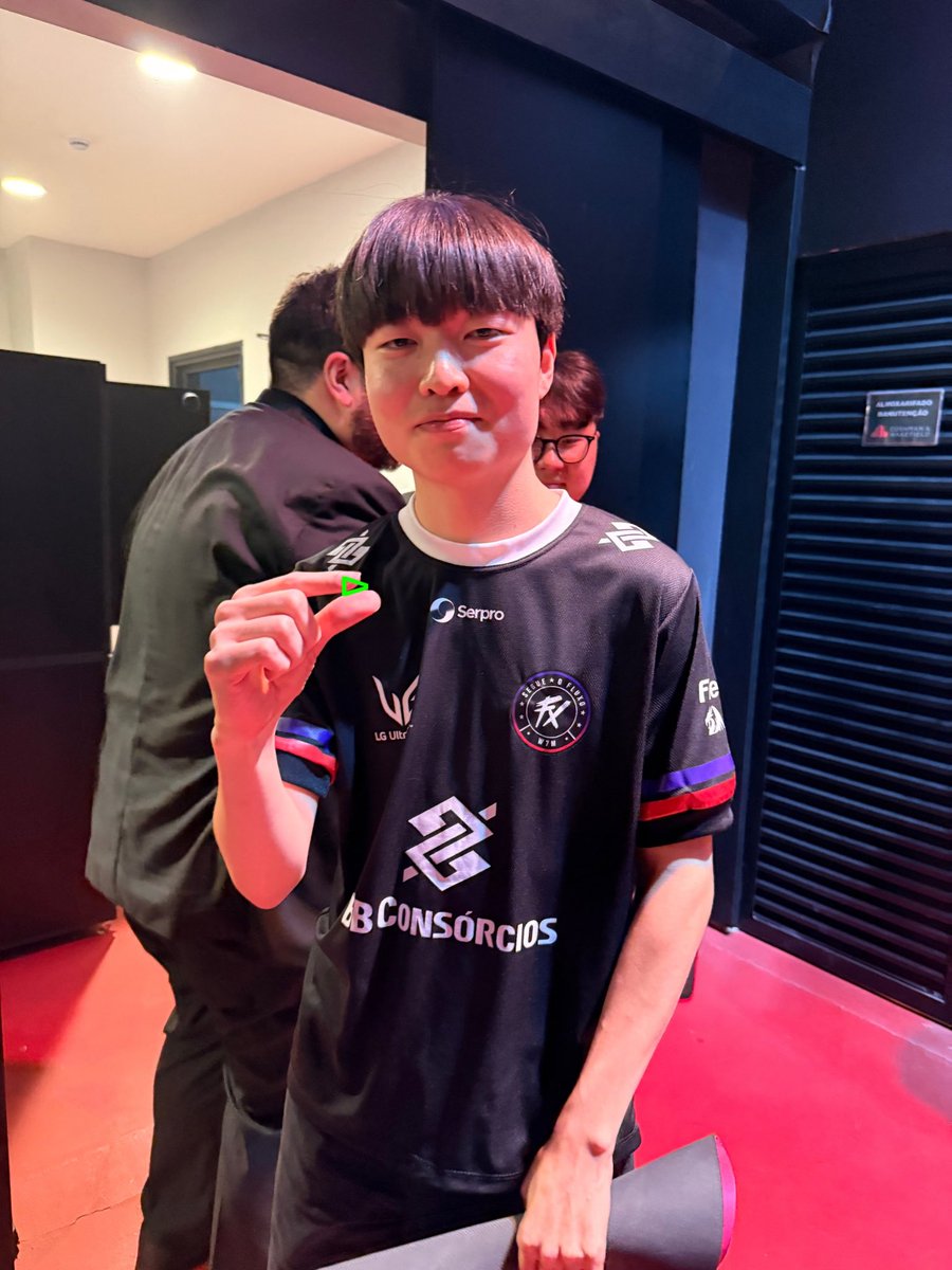 Fluxo W7M LOL tweet media