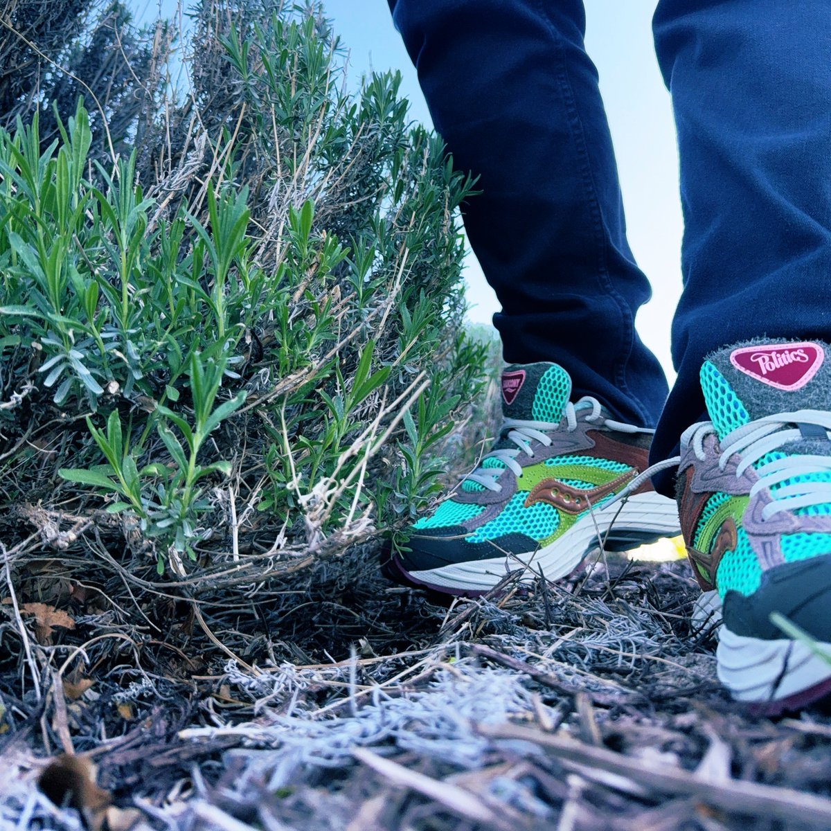 hebsi3's tweet photo. Today’s message: Check in with your local spot. They may just have a treasure you missed out on during the drop. Even a few months later…
👕 @circulate @YoungCorey 
👟 @Sneakerpolitics x @SauconyOrigs  Sportsman Paradise.
@FiceGallery 

#sneakerheads
#kickcheck
#yoursneakersaredope
#sauconyrunning 
#sneakertwitter