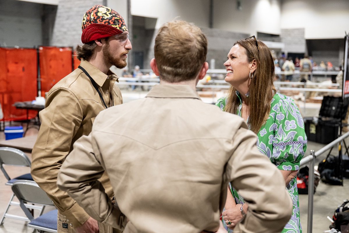 Sarah Huckabee Sanders tweet media