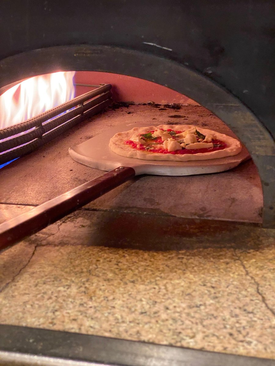 PIZZA BAR 裏秋葉原 〜スタッフ募集中〜 tweet media