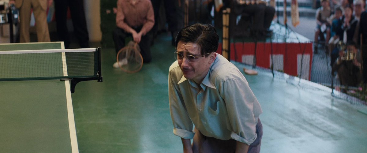 van watches movies tweet media