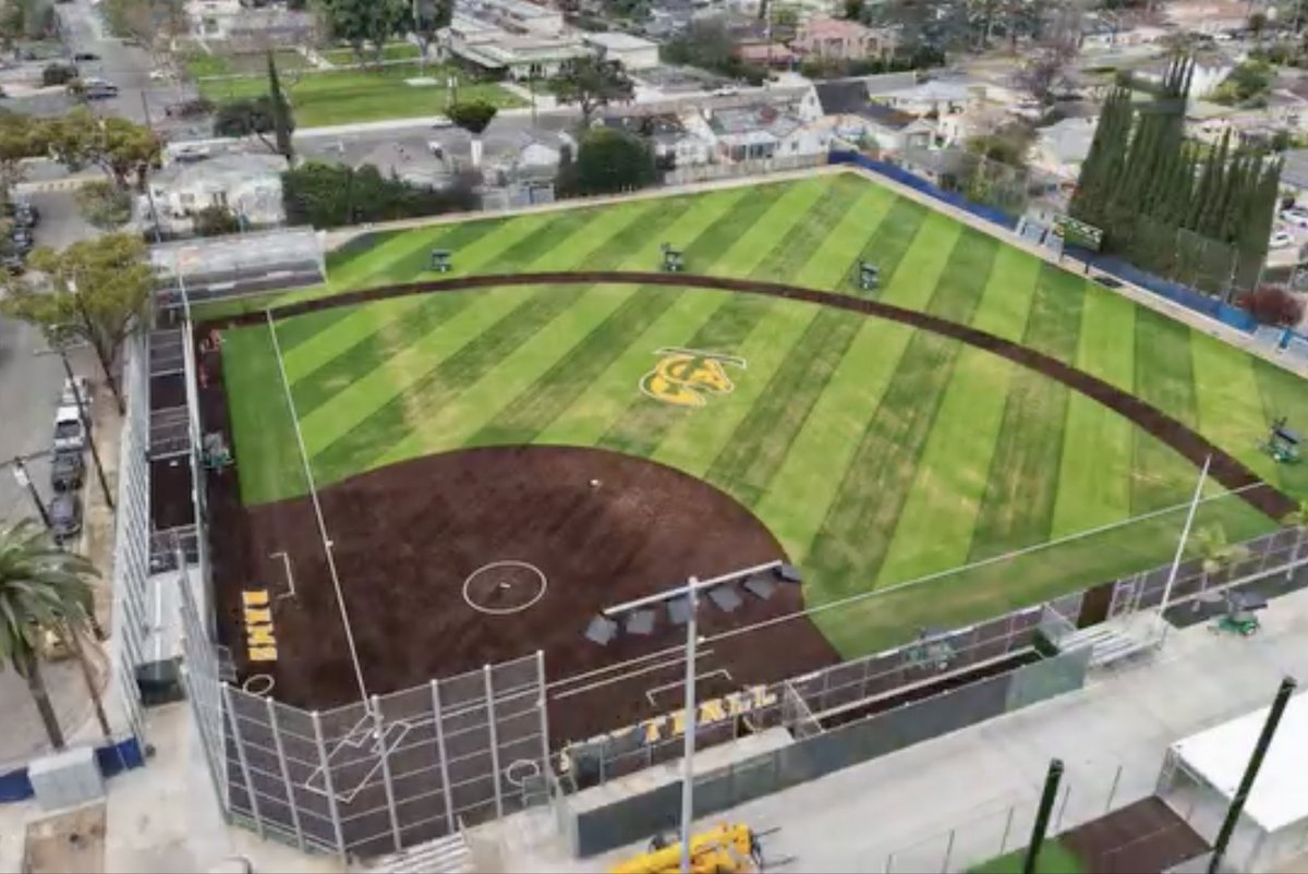 SVPadding's tweet photo. We made the field padding for TCHS's fully renovated varsity softball facility, part of a major athletic expansion that includes synthetic turf and two brand new batting cages.
Coach Gewecke's squad is stepping into 2026 with a field that means business!
#SportsVenuePadding #NCAA https://t.co/F2zxElfxj1