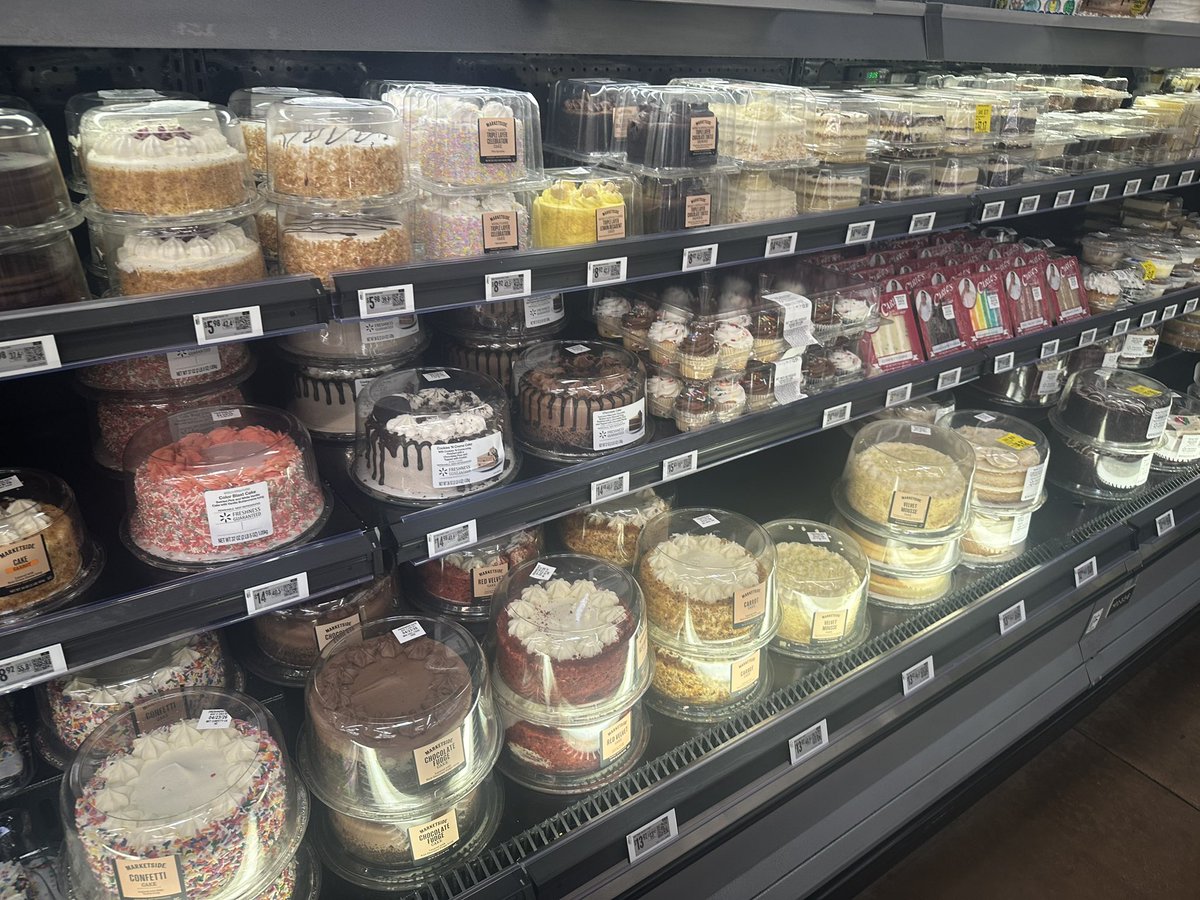 ラスベガス着いた〜🇺🇸
早速ピザ食べたよ🍕

スーパー行ったら何でもかんでも大きくていつも😲😲😲ってなってる笑笑

ケーキ食べたかったけど我慢したー😵‍💫
最近ケーキ見ると幸せな気持ちになる！

#SLK
#NEOGENESIS
#STARDOM