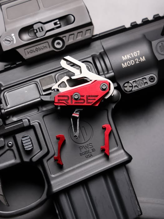 AZWS's tweet image. #Gunporn from our #Badass #Industrypartners @RiseArmament! 🔥

This Mk107 is about to get a Rev 535! Which blade would you choose, flat or curved Trick question. It comes with both!